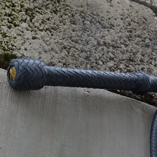 Luxury Handcrafted Bondage Whip - Premium Leather Couples Toy - 图片 3